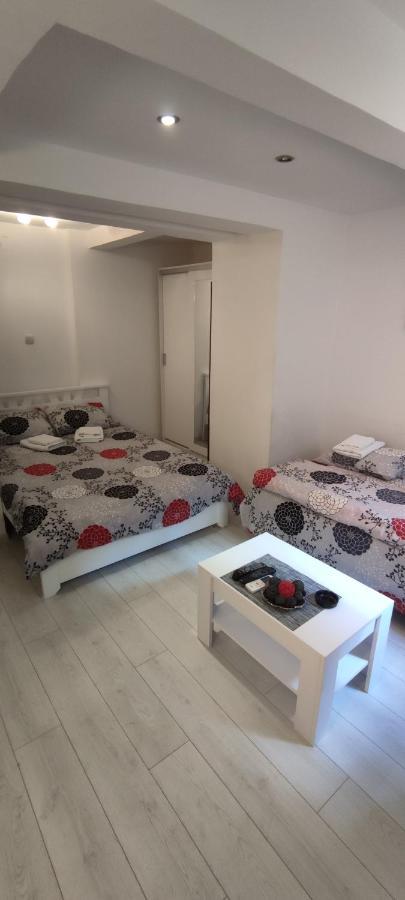 Studio Apartman Kocka Belgrado Exterior foto