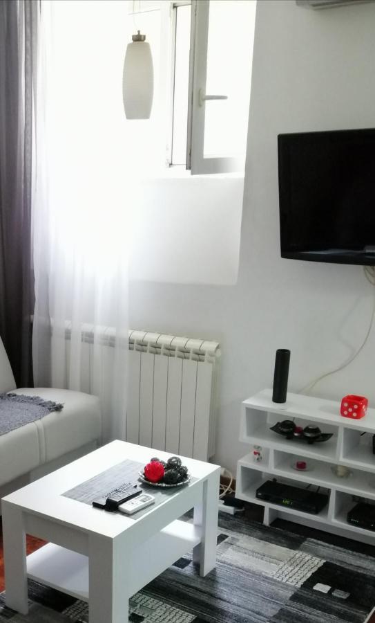 Studio Apartman Kocka Belgrado Exterior foto