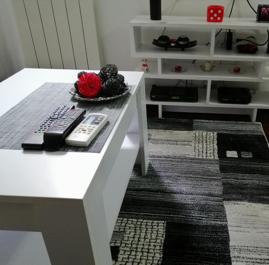 Studio Apartman Kocka Belgrado Exterior foto