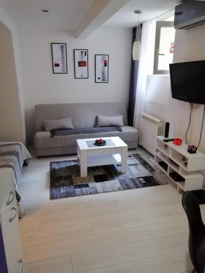 Studio Apartman Kocka Belgrado Exterior foto