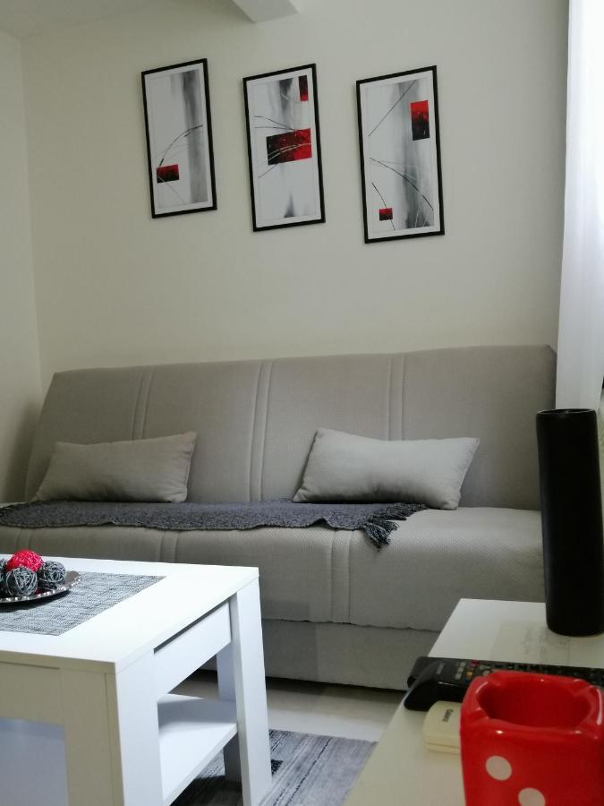 Studio Apartman Kocka Belgrado Exterior foto
