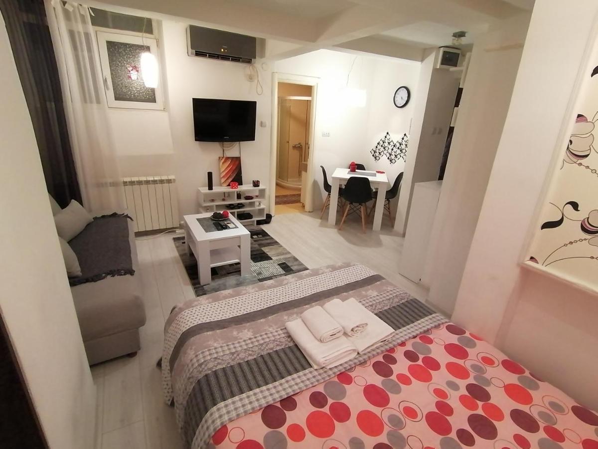 Studio Apartman Kocka Belgrado Exterior foto